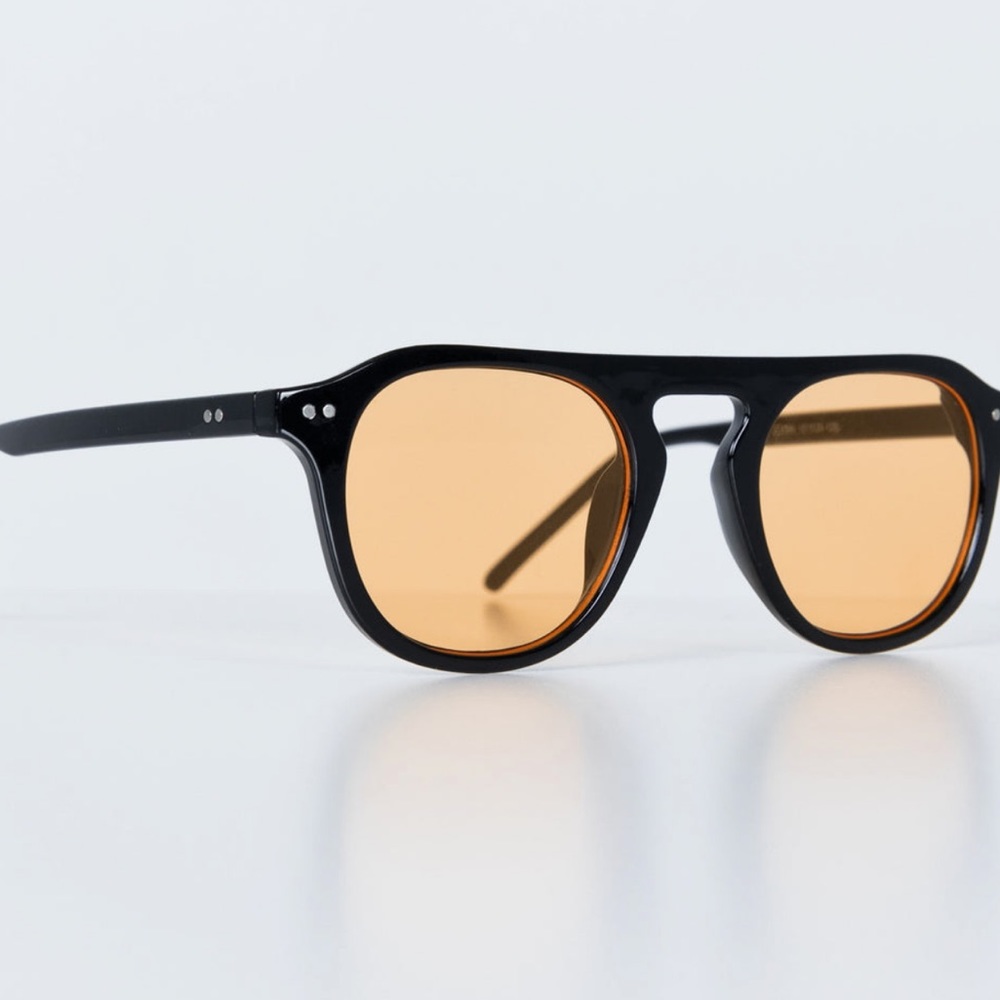 Unisex Orange lenses black frame looks super chic and fashionable. BRAND NEW